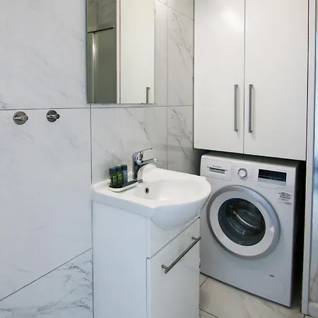 Phaedrus Living - Seaside Executive Flat Harbour 206 شقة *