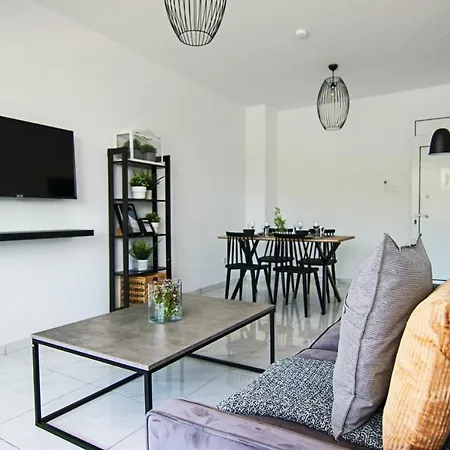 Phaedrus Living - Seaside Executive Flat Harbour 206 * بافوس