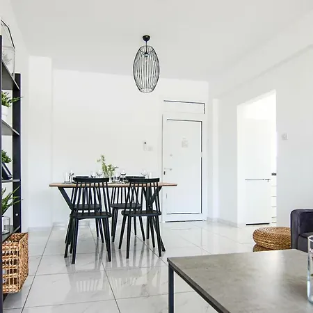 Phaedrus Living - Seaside Executive Flat Harbour 206 شقة *