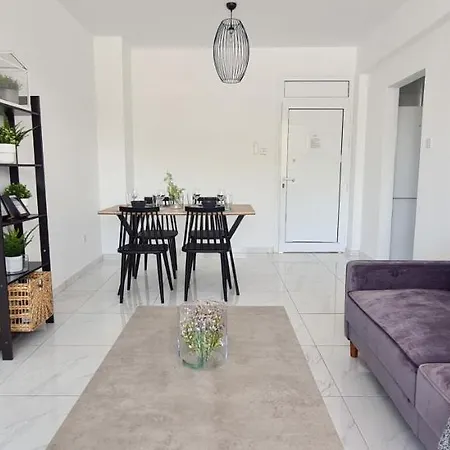 Phaedrus Living - Seaside Executive Flat Harbour 206 דירה *