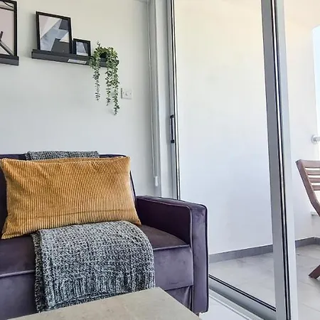 Phaedrus Living - Seaside Executive Flat Harbour 206 פאפוס