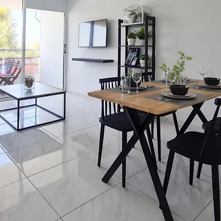 דירה Phaedrus Living - Seaside Executive Flat Harbour 206 *