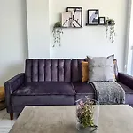 Phaedrus Living - Seaside Executive Flat Harbour 206 *