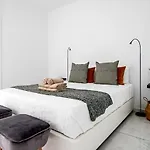 Phaedrus Living - Seaside Executive Flat Harbour 206 *