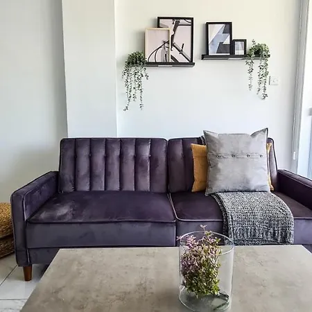 Phaedrus Living - Seaside Executive Flat Harbour 206 *