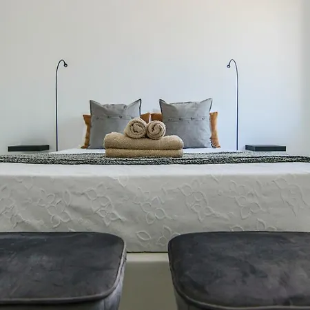 Phaedrus Living - Seaside Executive Flat Harbour 206 Apartment
