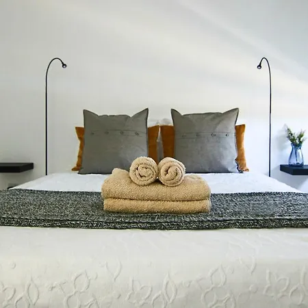 Phaedrus Living - Seaside Executive Flat Harbour 206 *