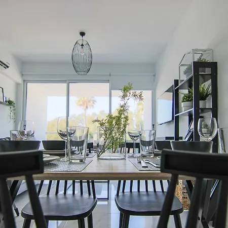 Phaedrus Living - Seaside Executive Flat Harbour 206 アパート