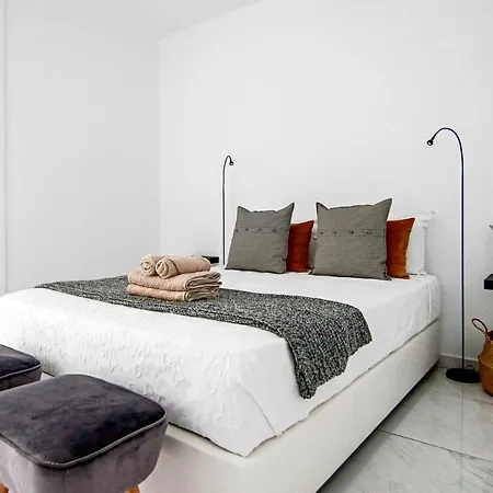 Phaedrus Living - Seaside Executive Flat Harbour 206 *