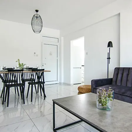Phaedrus Living - Seaside Executive Flat Harbour 206 Apartment *
