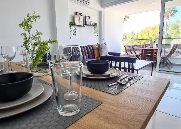 Phaedrus Living - Seaside Executive Flat Harbour 206 *