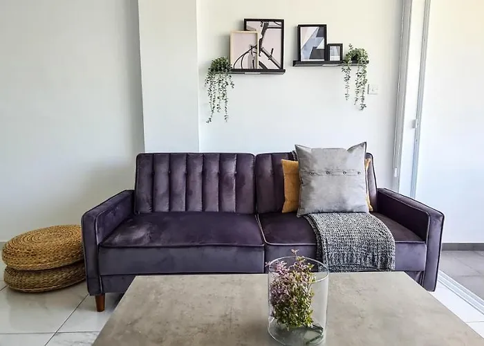 Phaedrus Living - Seaside Executive Flat Harbour 206 *