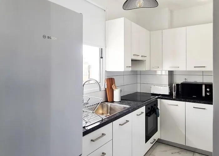 Phaedrus Living - Seaside Executive Flat Harbour 206