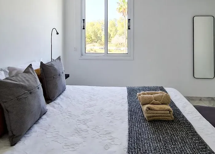 Phaedrus Living - Seaside Executive Flat Harbour 206 Paphos