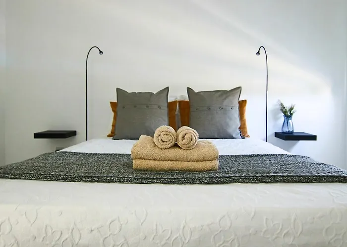 Phaedrus Living - Seaside Executive Flat Harbour 206 *