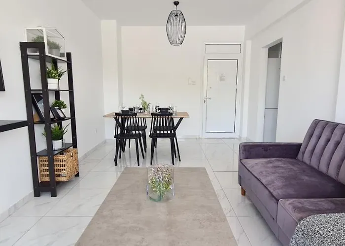 Phaedrus Living - Seaside Executive Flat Harbour 206 アパート *