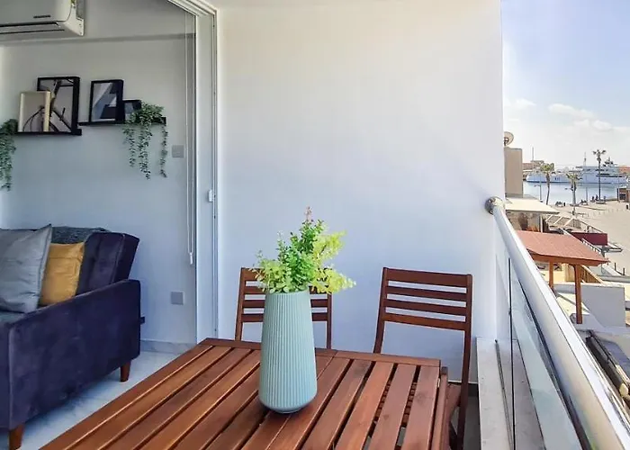 Phaedrus Living - Seaside Executive Flat Harbour 206