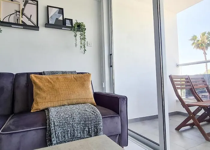 Phaedrus Living - Seaside Executive Flat Harbour 206 パ フォス