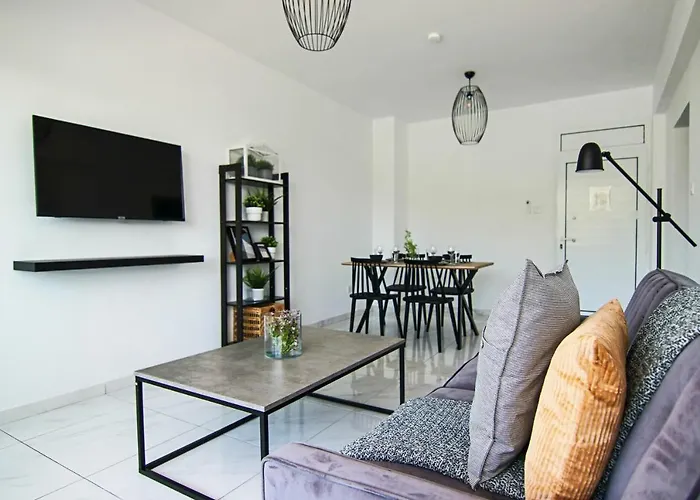 Phaedrus Living - Seaside Executive Flat Harbour 206 * Paphos