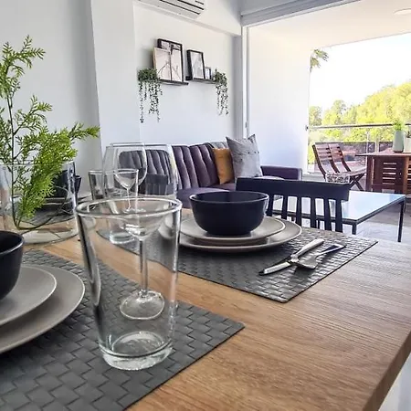 Phaedrus Living - Seaside Executive Flat Harbour 206 *