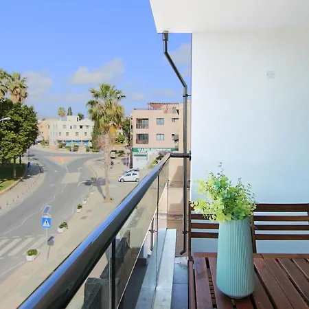 Phaedrus Living - Seaside Executive Flat Harbour 206