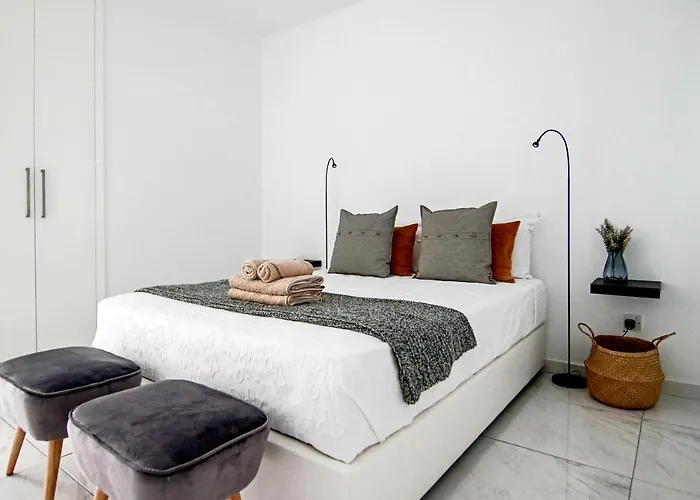 Phaedrus Living - Seaside Executive Flat Harbour 206 *