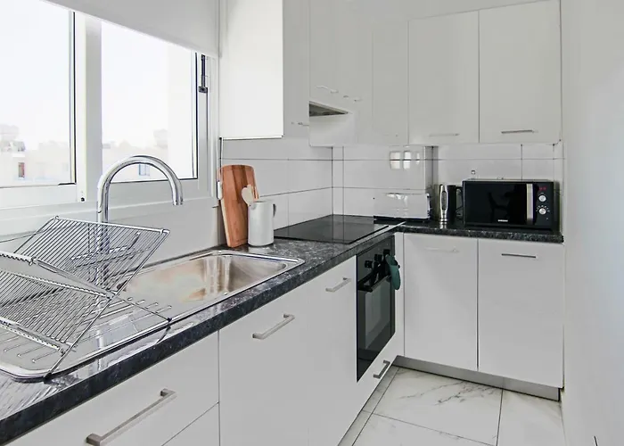 Phaedrus Living - Seaside Executive Flat Harbour 206 Daire Pafos