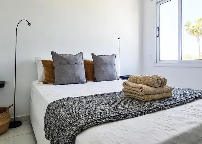 Daire Phaedrus Living - Seaside Executive Flat Harbour 206