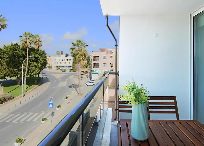 Phaedrus Living - Seaside Executive Flat Harbour 206