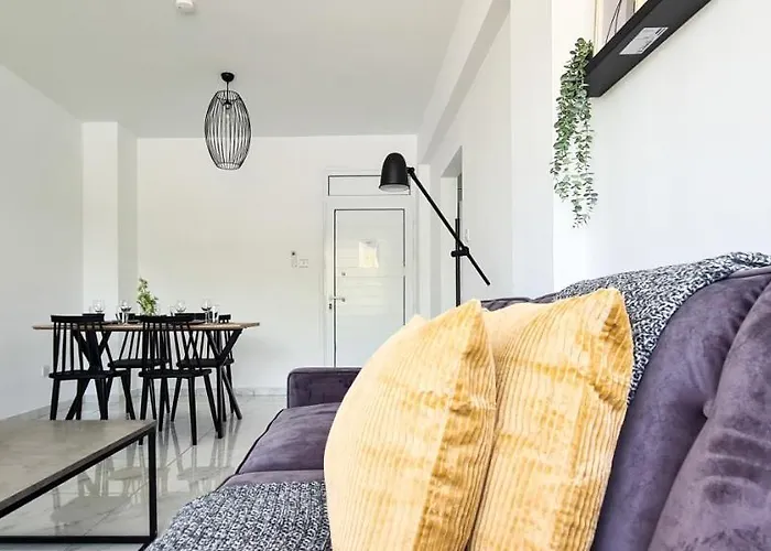 Daire Phaedrus Living - Seaside Executive Flat Harbour 206